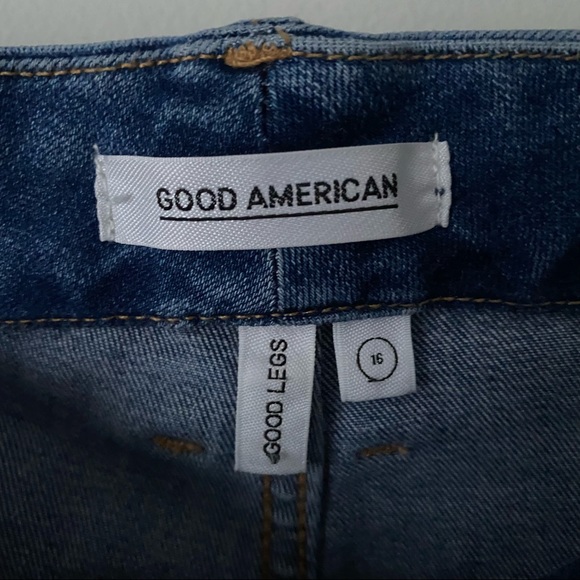 ⭐️ Good American | Light Wash High Rise Good Legs Raw Hem Skinny Jeans - Picture 3 of 10